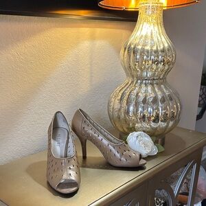 Allure Women's Tan Peep Toe Heels